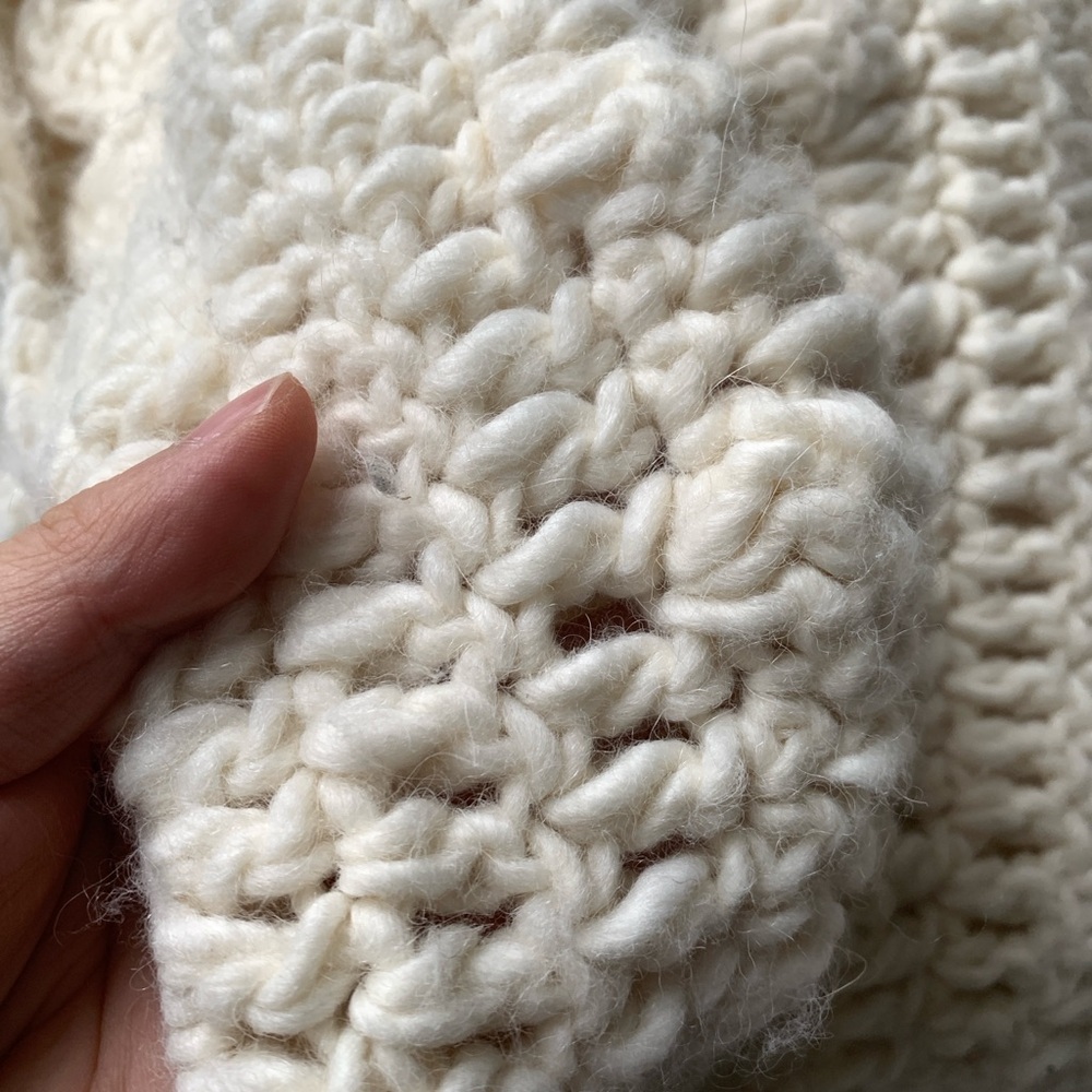 Cozy Cream crochet Blanket - Picture 4 of 5